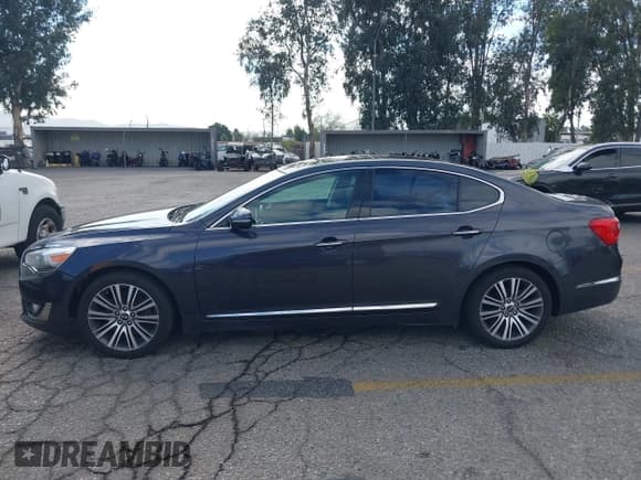 ✅ 2014 Kia Cadenza Premium • VIN: KNALN4D75E5121417 • Lot: 43700972. Wystawiony na IAAI z przebiegiem 179 244 mil. Bezpłatny archiwum sprzedaży aukcyjnych z USA i szczegółowy raport historii pojazdu na DreamBid. Zdjęcie 14.