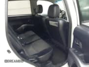 ✅ 2011 Mitsubishi Outlander SE • VIN: JA4JT3AW3BU007305 • Лот: 42679434. Опубликован ранее на IAAI с пробегом 189 610 миль. Бесплатный доступ к архиву аукционных продаж из США и подробный отчёт об истории автомобиля на DreamBid. Изображение 8.