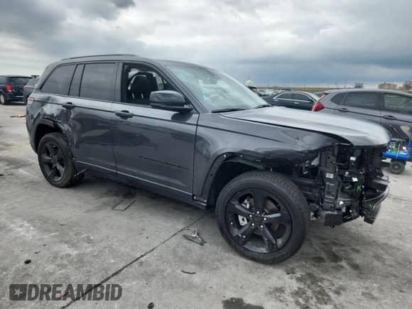 2025 Jeep Grand Cherokee Altitude X with VIN 1C4RJGAG4SC288793, listed as a Copart auction lot 82112585 with 4,303 mi miles and Salvage title. Bid and sale history available at DreamBid. Image 4.