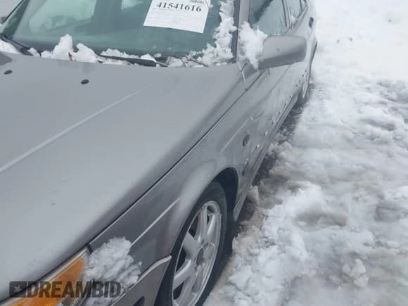 ✅ 2001 Saab 9-5 • VIN: YS3EH48G513014072 • Lot: 41541616. Wystawiony na IAAI z przebiegiem 212 740 mil. Bezpłatny archiwum sprzedaży aukcyjnych z USA i szczegółowy raport historii pojazdu na DreamBid. Zdjęcie 6.