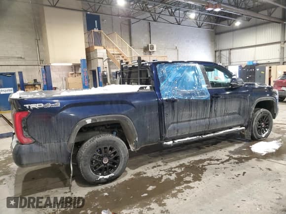 ✅ 2022 Toyota Tundra SR5 • VIN: 5TFLA5EC7NX010338 • Lot: 43247655. Listed on Copart with 43,363 mi. Free auction sales archive from the USA and detailed vehicle history report at DreamBid. Image 3.