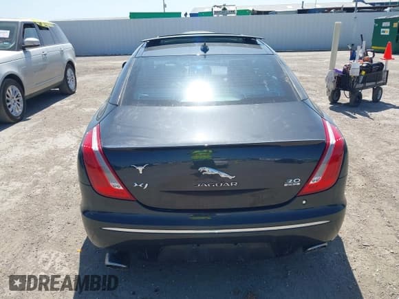 ✅ 2015 Jaguar XJ • VIN: SAJWJ1CD6F8V83990 • Lot: 41936162. Listed on IAAI with Not provided. Free auction sales archive from the USA and detailed vehicle history report at DreamBid. Image 16.