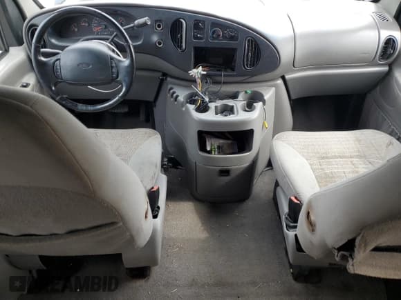 ✅ 2002 Ford Econoline Passenger XL • VIN: 1FMRE11L32HA01845 • Lot: 71218755. Listed on Copart with 226,953 mi. Free auction sales archive from the USA and detailed vehicle history report at DreamBid. Image 8.