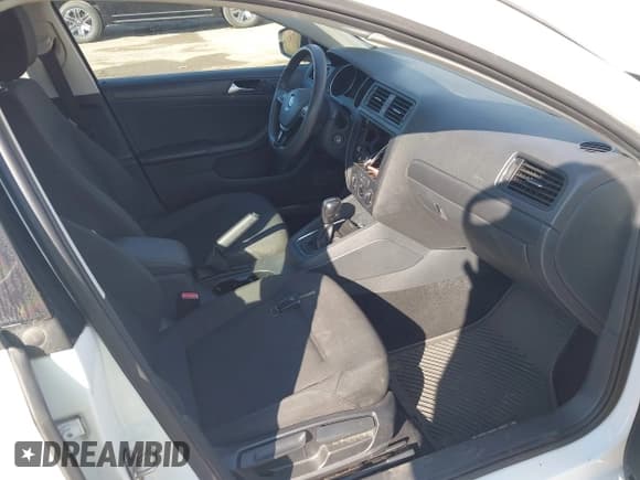 ✅ 2015 Volkswagen Jetta S • VIN: 3VW2K7AJ9FM343265 • Lot: 43704978. Wystawiony na IAAI z przebiegiem 77 334 mil. Bezpłatny archiwum sprzedaży aukcyjnych z USA i szczegółowy raport historii pojazdu na DreamBid. Zdjęcie 5.