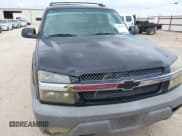✅ 2002 Chevrolet Avalanche • VIN: 3GNEC13T02G290996 • Lot: 42618536. Listed on IAAI with 302,221 mi. Free auction sales archive from the USA and detailed vehicle history report at DreamBid. Image 6.