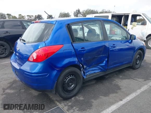 ✅ 2010 Nissan Versa SL • VIN: 3N1BC1CP2AL369013 • Lot: 42805950. Listed on IAAI with 113,051 mi. Free auction sales archive from the USA and detailed vehicle history report at DreamBid. Image 4.