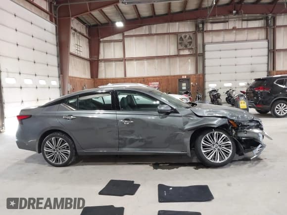 ✅ 2025 Nissan Altima SL • VIN: 1N4BL4EW5SN318423 • Lot: 43275045. Listed on IAAI with 765 mi. Free auction sales archive from the USA and detailed vehicle history report at DreamBid. Image 14.