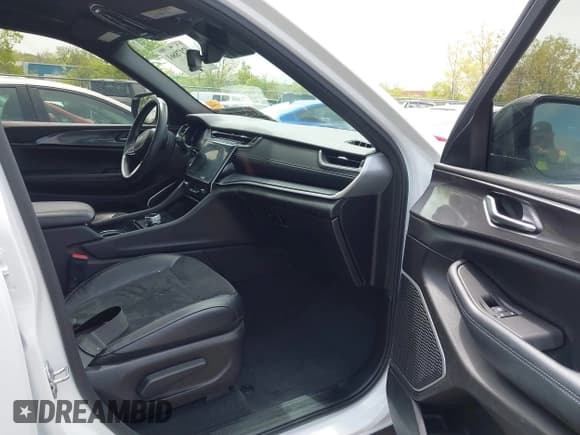 ✅ 2022 Jeep Grand Cherokee Altitude • VIN: 1C4RJKAG2N8553883 • Lot: 42178861. Wystawiony na IAAI z przebiegiem 37 635 mil. Bezpłatny archiwum sprzedaży aukcyjnych z USA i szczegółowy raport historii pojazdu na DreamBid. Zdjęcie 5.