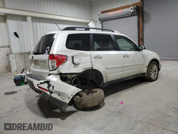 2013 Subaru Forester X Premium z VIN JF2SHADC7DH433383, wystawiony jako Copart lot #86993955 z przebiegiem 139 236 mil mil oraz Szkoda całkowita • Salvage title. Historia ofert i sprzedaży dostępna na DreamBid. Obrazek 3.