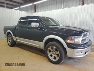 ✅ 2009 Dodge 1500 Laramie • VIN: 1D3HV13T79S779924 • Lot: 61179545. Wystawiony na Copart z przebiegiem 199 955 mil. Bezpłatny archiwum sprzedaży aukcyjnych z USA i szczegółowy raport historii pojazdu na DreamBid. Zdjęcie 4.