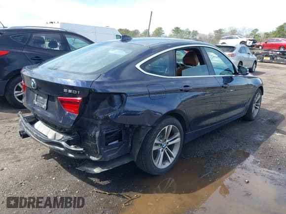 ✅ 2018 BMW 3 Series 330i xDrive • VIN: WBA8Z9C54JG828207 • Lot: 42000931. Listed on IAAI with 73,736 mi. Free auction sales archive from the USA and detailed vehicle history report at DreamBid. Image 4.