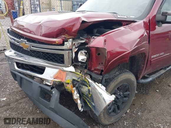 ✅ 2014 Chevrolet Silverado 2500HD LT • VIN: 1GC1KXCG4EF163710 • Lot: 42291643. Wystawiony na IAAI z przebiegiem 156 395 mil. Bezpłatny archiwum sprzedaży aukcyjnych z USA i szczegółowy raport historii pojazdu na DreamBid. Zdjęcie 6.