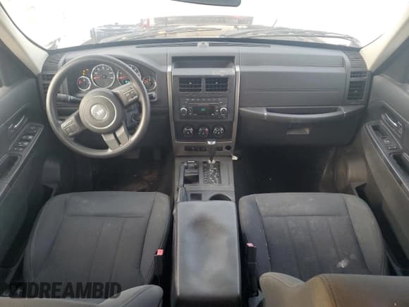 ✅ 2012 Jeep Liberty Sport Latitude • VIN: 1C4PJMAK6CW148531 • Лот: 93420235. Опубликован ранее на Copart с пробегом 155 549 миль. Бесплатный доступ к архиву аукционных продаж из США и подробный отчёт об истории автомобиля на DreamBid. Изображение 8.