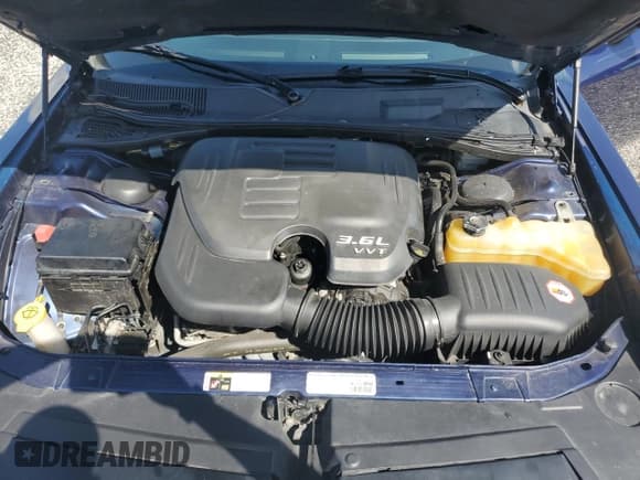 ✅ 2014 Dodge Challenger SXT • VIN: 2C3CDYAG7EH101068 • Lot: 74075524. Wystawiony na Copart z przebiegiem Nie podano. Bezpłatny archiwum sprzedaży aukcyjnych z USA i szczegółowy raport historii pojazdu na DreamBid. Zdjęcie 11.