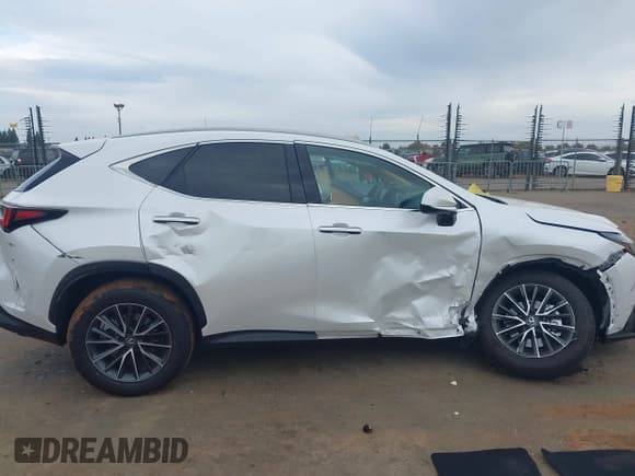 ✅ 2025 Lexus NX 250 • VIN: 2T2ADCAZ0SC030515 • Lot: 43511732. Wystawiony na IAAI z przebiegiem 2 501 mil. Bezpłatny archiwum sprzedaży aukcyjnych z USA i szczegółowy raport historii pojazdu na DreamBid. Zdjęcie 6.