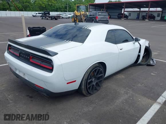 2015 Dodge Challenger R/T Plus with VIN 2C3CDZBT6FH855680, listed as a IAAI auction lot 42233944 with 141,371 mi miles and . Bid and sale history available at DreamBid. Image 4.