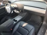 ✅ 2022 Tesla Model 3 Long Range • VIN: 5YJ3E1EB7NF249550 • Lot: 71538045. Wystawiony na Copart z przebiegiem Nie podano. Bezpłatny archiwum sprzedaży aukcyjnych z USA i szczegółowy raport historii pojazdu na DreamBid. Zdjęcie 8.