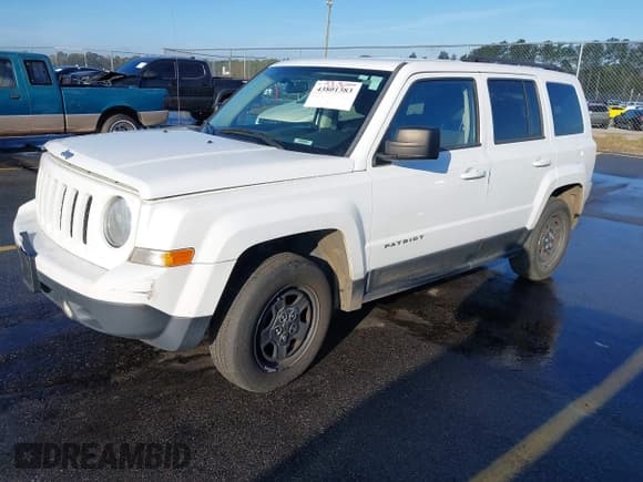 ✅ 2015 Jeep Patriot Altitude • VIN: 1C4NJRBB2FD190181 • Lot: 43801383. Listed on IAAI with 161,017 mi. Free auction sales archive from the USA and detailed vehicle history report at DreamBid. Image 2.