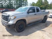 ✅ 2021 Toyota Tundra SR • VIN: 5TFRY5F15MX282355 • Лот: 43144641. Опубликован ранее на IAAI с пробегом 50 301 миль. Бесплатный доступ к архиву аукционных продаж из США и подробный отчёт об истории автомобиля на DreamBid. Изображение 2.