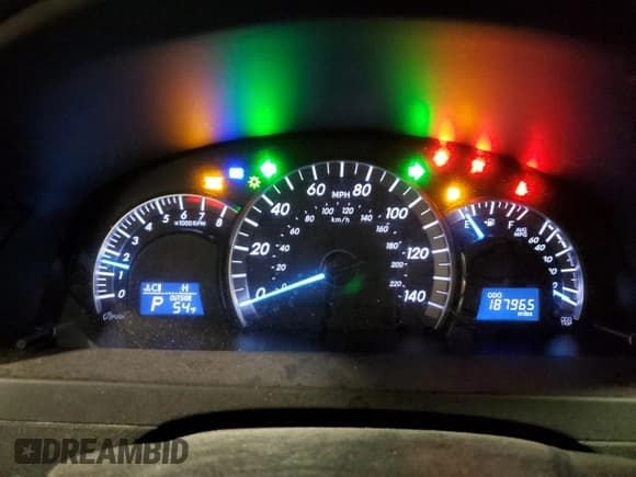 ✅ 2014 Toyota Camry SE • VIN: 4T1BF1FKXEU361298 • Lot: 92444645. Listed on Copart with 187,965 mi. Free auction sales archive from the USA and detailed vehicle history report at DreamBid. Image 9.