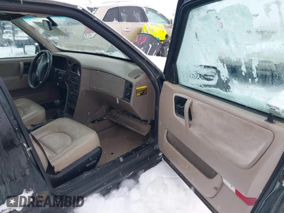 ✅ 1997 Saab 9000 • VIN: YS3CF65M8V1001790 • Лот: 41551828. Опубликован ранее на IAAI с пробегом Не указан. Бесплатный доступ к архиву аукционных продаж из США и подробный отчёт об истории автомобиля на DreamBid. Изображение 5.