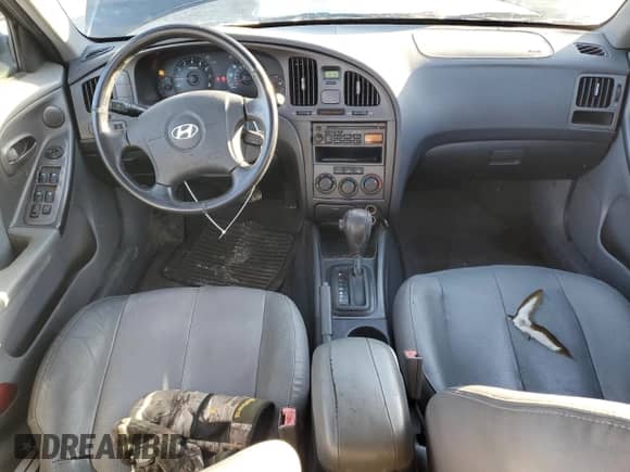 2005 Hyundai Elantra GLS z VIN KMHDN46D65U082445, wystawiony jako Copart lot #83571274 z przebiegiem 207 689 mil mil oraz Szkoda całkowita • Salvage title. Historia ofert i sprzedaży dostępna na DreamBid. Obrazek 8.