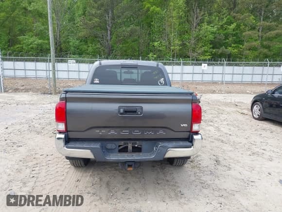 ✅ 2017 Toyota Tacoma SR5 • VIN: 3TMAZ5CN7HM026618 • Lot: 42033682. Wystawiony na IAAI z przebiegiem 96 430 mil. Bezpłatny archiwum sprzedaży aukcyjnych z USA i szczegółowy raport historii pojazdu na DreamBid. Zdjęcie 17.