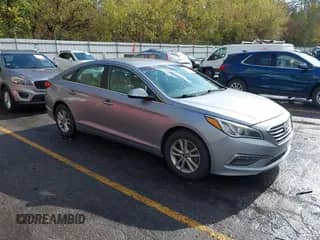 ✅ 2015 Hyundai Sonata SE • VIN: 5NPE24AF2FH150830 • Lot: 43489970. Wystawiony na IAAI z przebiegiem 138 921 mil mil. Skorzystaj z bezpłatnego archiwum sprzedaży aukcyjnych z USA i zobacz szczegółowy raport historii pojazdu na DreamBid. Zdjęcie 1.