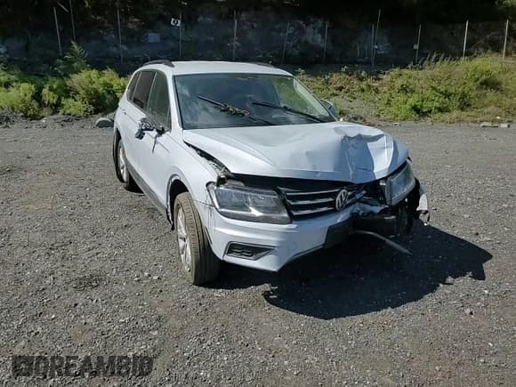 ✅ 2018 Volkswagen Tiguan SEL • VIN: 3VV2B7AX8JM100502 • Lot: 81006435. Listed on Copart with 89,904 mi. Free auction sales archive from the USA and detailed vehicle history report at DreamBid. Image 14.