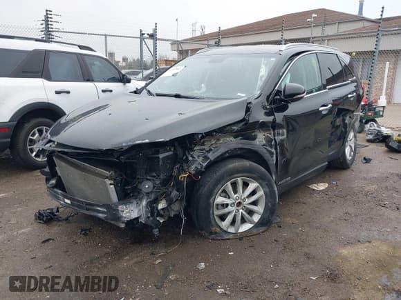 ✅ 2017 Kia Sorento LX • VIN: 5XYPGDA53HG195741 • Lot: 43797985. Listed on IAAI with 50,482 mi. Free auction sales archive from the USA and detailed vehicle history report at DreamBid. Image 2.