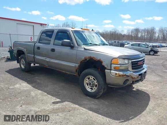 ✅ 2006 GMC Sierra 1500HD SLE1 • VIN: 1GTGK13U56F122405 • Lot: 42080553. Listed on IAAI with 178,506 mi. Free auction sales archive from the USA and detailed vehicle history report at DreamBid. Image 1.