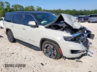 ✅ 2022 Jeep Wagoneer Series III • VIN: 1C4SJVDT4NS142144 • Lot: 71977045. Wystawiony na Copart z przebiegiem 43 607 mil. Bezpłatny archiwum sprzedaży aukcyjnych z USA i szczegółowy raport historii pojazdu na DreamBid. Zdjęcie 4.