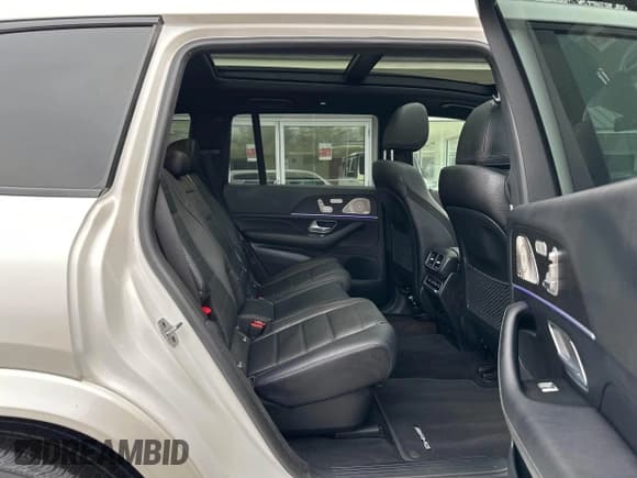 ✅ 2022 Mercedes-Benz GLS 450 • VIN: 4JGFF5KE5NA765149 • Lot: 43812806. Wystawiony na IAAI z przebiegiem 87 370 mil. Bezpłatny archiwum sprzedaży aukcyjnych z USA i szczegółowy raport historii pojazdu na DreamBid. Zdjęcie 8.