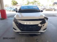 ✅ 2023 Nissan Versa SR • VIN: 3N1CN8FV2PL810777 • Lot: 43516285. Wystawiony na IAAI z przebiegiem 11 332 mil. Bezpłatny archiwum sprzedaży aukcyjnych z USA i szczegółowy raport historii pojazdu na DreamBid. Zdjęcie 12.