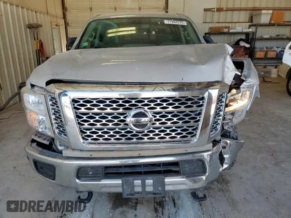 ✅ 2018 Nissan Titan S • VIN: 1N6AA1F42JN528240 • Lot: 71994225. Wystawiony na Copart z przebiegiem 64 117 mil. Bezpłatny archiwum sprzedaży aukcyjnych z USA i szczegółowy raport historii pojazdu na DreamBid. Zdjęcie 5.