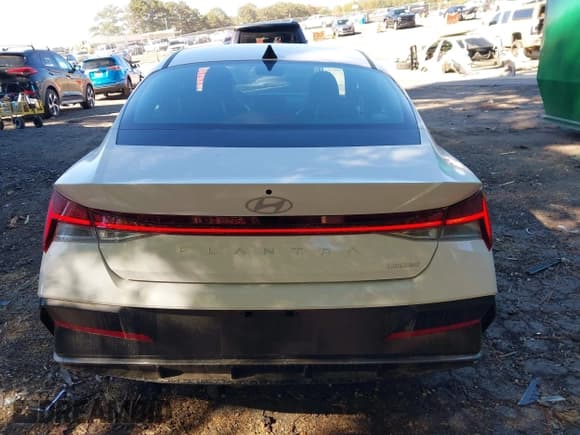 ✅ 2025 Hyundai Elantra Limited • VIN: KMHLP4DG2SU863428 • Lot: 43470613. Wystawiony na IAAI z przebiegiem 21 184 mil. Bezpłatny archiwum sprzedaży aukcyjnych z USA i szczegółowy raport historii pojazdu na DreamBid. Zdjęcie 16.