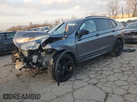 ✅ 2024 Volkswagen Tiguan SE R-Line Black • VIN: 3VV8B7AX7RM208079 • Лот: 92851255. Опубликован ранее на Copart с пробегом Не указан. Бесплатный доступ к архиву аукционных продаж из США и подробный отчёт об истории автомобиля на DreamBid. Изображение 1.