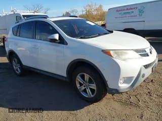 ✅ 2015 Toyota RAV4 XLE • VIN: 2T3RFREV2FW396533 • Lot: 43605336. Wystawiony na IAAI z przebiegiem 129 643 mil. Bezpłatny archiwum sprzedaży aukcyjnych z USA i szczegółowy raport historii pojazdu na DreamBid. Zdjęcie 1.