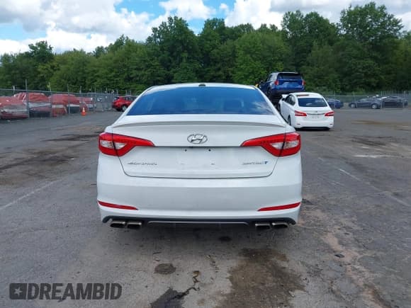 ✅ 2015 Hyundai Sonata Sport • VIN: 5NPE34AB5FH119713 • Lot: 43105633. Wystawiony na IAAI z przebiegiem 223 845 mil. Bezpłatny archiwum sprzedaży aukcyjnych z USA i szczegółowy raport historii pojazdu na DreamBid. Zdjęcie 16.