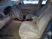 ✅ 2004 Toyota Camry LE • VIN: 4T1BE32K64U894736 • Lot: 93141345. Wystawiony na Copart z przebiegiem 214 198 mil. Bezpłatny archiwum sprzedaży aukcyjnych z USA i szczegółowy raport historii pojazdu na DreamBid. Zdjęcie 7.