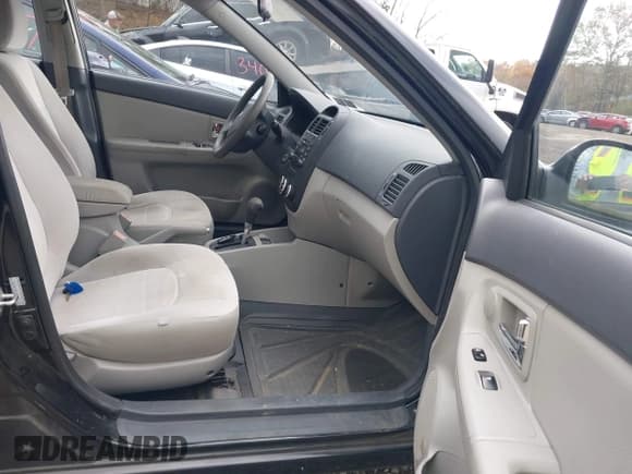 ✅ 2009 Kia Spectra EX • VIN: KNAFE222995643918 • Lot: 43543951. Wystawiony na IAAI z przebiegiem 92 051 mil. Bezpłatny archiwum sprzedaży aukcyjnych z USA i szczegółowy raport historii pojazdu na DreamBid. Zdjęcie 5.