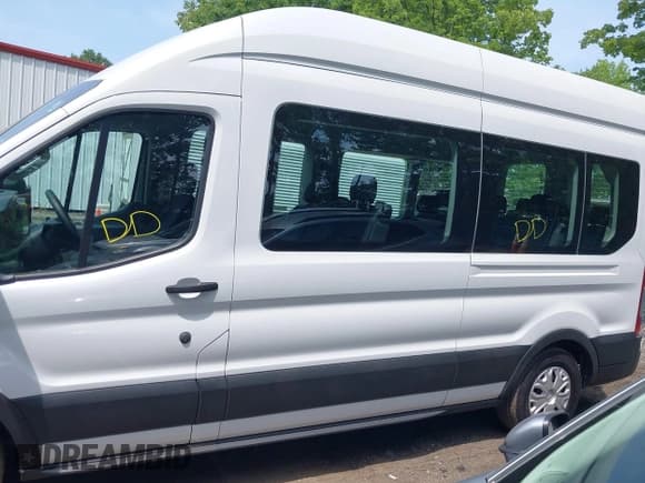 ✅ 2022 Ford Transit Passenger XL • VIN: 1FBAX2X89NKA78929 • Lot: 42493797. Wystawiony na IAAI z przebiegiem 35 885 mil. Bezpłatny archiwum sprzedaży aukcyjnych z USA i szczegółowy raport historii pojazdu na DreamBid. Zdjęcie 14.