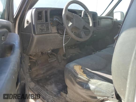 ✅ 2005 Chevrolet Silverado 1500 Work Truck • VIN: 1GCEC14Z05Z150138 • Лот: 70195914. Опубликован ранее на Copart с пробегом Не указан. Бесплатный доступ к архиву аукционных продаж из США и подробный отчёт об истории автомобиля на DreamBid. Изображение 8.