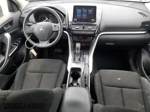 ✅ 2024 Mitsubishi Eclipse Cross LE • VIN: JA4ATVAA0RZ002091 • Lot: 69853835. Wystawiony na Copart z przebiegiem 31 719 mil. Bezpłatny archiwum sprzedaży aukcyjnych z USA i szczegółowy raport historii pojazdu na DreamBid. Zdjęcie 8.