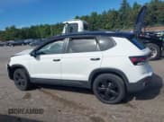 ✅ 2025 Volkswagen Taos SE Black • VIN: 3VV2C7B21SM034716 • Lot: 43169058. Wystawiony na IAAI z przebiegiem 4 773 mil. Bezpłatny archiwum sprzedaży aukcyjnych z USA i szczegółowy raport historii pojazdu na DreamBid. Zdjęcie 13.