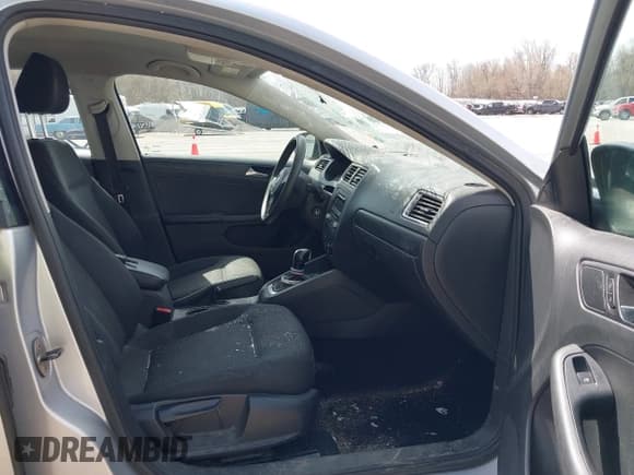 ✅ 2014 Volkswagen Jetta TDI w/Premium/Nav • VIN: 3VWLL7AJ3EM332617 • Lot: 42033000. Listed on IAAI with 186,444 mi. Free auction sales archive from the USA and detailed vehicle history report at DreamBid. Image 5.