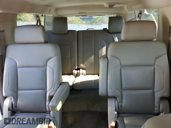 ✅ 2015 Chevrolet Suburban LTZ • VIN: 1GNSKKKC3FR252892 • Lot: 75482994. Wystawiony na Copart z przebiegiem 182 569 mil. Bezpłatny archiwum sprzedaży aukcyjnych z USA i szczegółowy raport historii pojazdu na DreamBid. Zdjęcie 10.