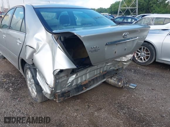 ✅ 2004 Toyota Camry LE • VIN: 4T1BE32K14U896992 • Lot: 42709172. Wystawiony na IAAI z przebiegiem 153 248 mil. Bezpłatny archiwum sprzedaży aukcyjnych z USA i szczegółowy raport historii pojazdu na DreamBid. Zdjęcie 6.