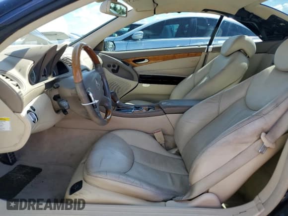 ✅ 2005 Mercedes-Benz SL 500 • VIN: WDBSK75F15F092523 • Lot: 80613245. Wystawiony na Copart z przebiegiem Nie podano. Bezpłatny archiwum sprzedaży aukcyjnych z USA i szczegółowy raport historii pojazdu na DreamBid. Zdjęcie 7.