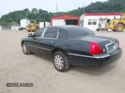 ✅ 2004 Lincoln Town Car Signature • VIN: 1LNHM81W54Y633721 • Lot: 42728725. Listed on IAAI with 156,476 mi. Free auction sales archive from the USA and detailed vehicle history report at DreamBid. Image 3.